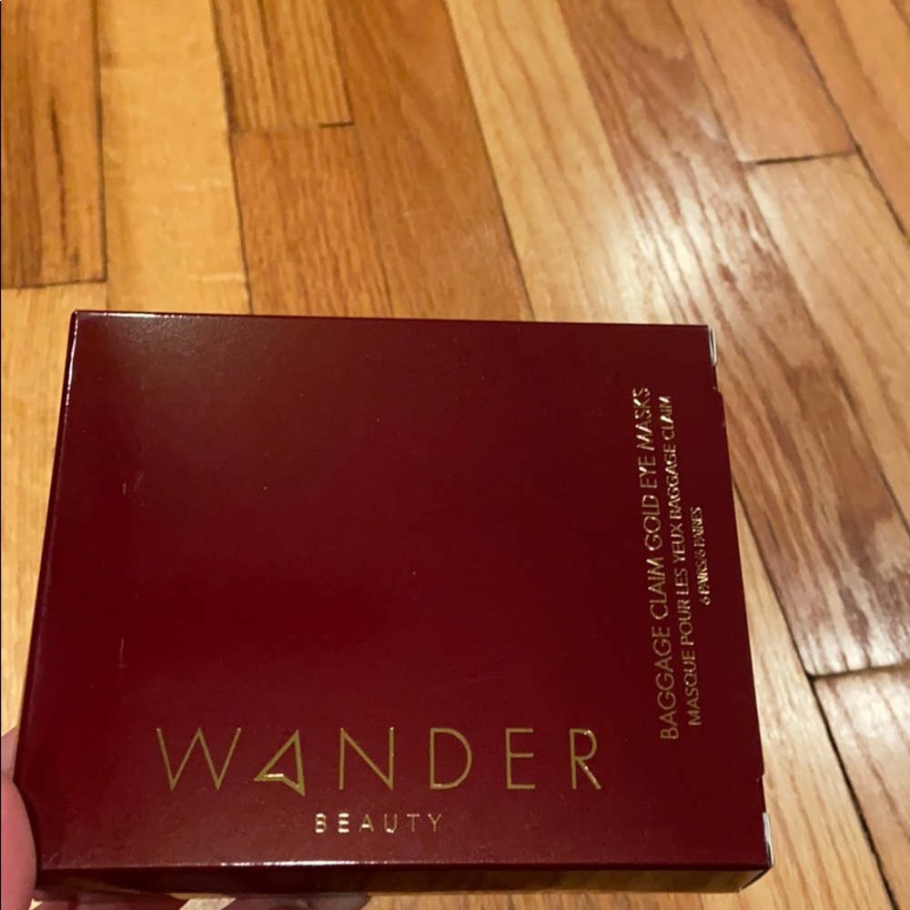 Wander beauty baggage claim gold eye masks